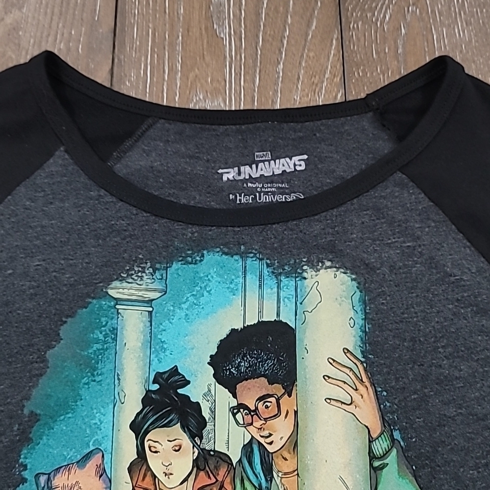 Marvel Runaways A Hulu Original by Her Universe Raglan TShirt Size S - Picture 3 of 8